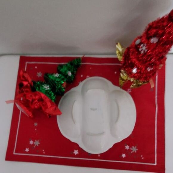 Kashima Christmas Holly Divided Serving Dish 3 part relish dish ~Vintage! - Picture 4 of 5